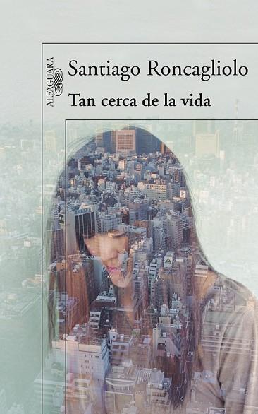 TAN CERCA DE LA VIDA | 9788420406336 | RONCAGLIOLO, SANTIAGO | Llibreria Drac - Llibreria d'Olot | Comprar llibres en català i castellà online