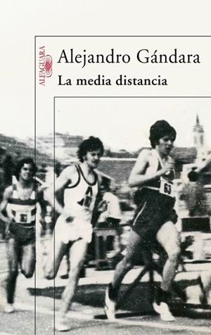 MEDIA DISTANCIA, LA | 9788420474311 | GANDARA, ALEJANDRO | Llibreria Drac - Llibreria d'Olot | Comprar llibres en català i castellà online