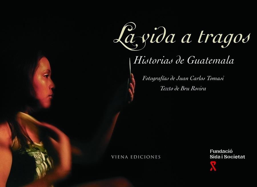 VIDA A TRAGOS, LA | 9788483305232 | TOMASI, JUAN CARLOS (FOT.)/ROVIRA, BRU | Llibreria Drac - Llibreria d'Olot | Comprar llibres en català i castellà online