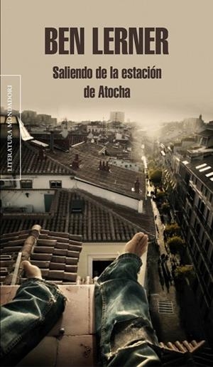 SALIENDO DE LA ESTACION DE ATOCHA | 9788439726708 | LERNER, BEN | Llibreria Drac - Librería de Olot | Comprar libros en catalán y castellano online