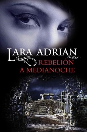 REBELION A MEDIANOCHE | 9788415410355 | ADRIAN, LARA | Llibreria Drac - Librería de Olot | Comprar libros en catalán y castellano online