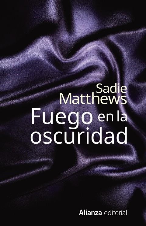 FUEGO EN LA OSCURIDAD | 9788491040477 | MATTHEWS, SADIE | Llibreria Drac - Librería de Olot | Comprar libros en catalán y castellano online