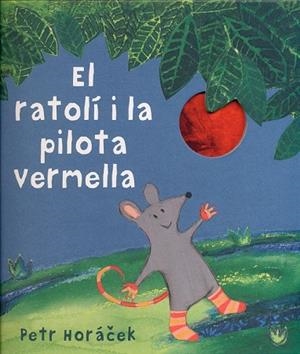 RATOLÍ I LA PILOTA VERMELLA, EL | 9788426142450 | HORÁCEK, PETR | Llibreria Drac - Librería de Olot | Comprar libros en catalán y castellano online
