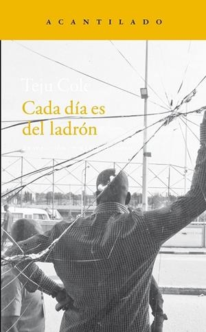 CADA DÍA ES DEL LADRÓN | 9788416011995 | COLE, TEJU | Llibreria Drac - Llibreria d'Olot | Comprar llibres en català i castellà online