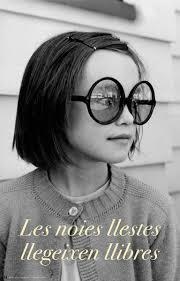 CARTELL LES NOIES LLESTES LLEGEIXEN LLIBRES | 9788416542703 | AA.VV. | Llibreria Drac - Llibreria d'Olot | Comprar llibres en català i castellà online