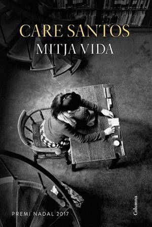 MITJA VIDA (PREMI NADAL 2017) | 9788466422505 | SANTOS, CARE | Llibreria Drac - Librería de Olot | Comprar libros en catalán y castellano online
