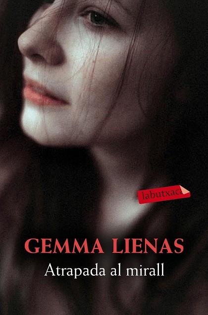 ATRAPADA AL MIRALL | 9788417031176 | LIENAS, GEMMA | Llibreria Drac - Librería de Olot | Comprar libros en catalán y castellano online