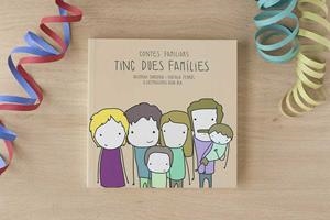 TINC DUES FAMÍLIES | 9788461777525 | CARDONA, ANTÒNIA; FERRÚS, NATALIA | Llibreria Drac - Llibreria d'Olot | Comprar llibres en català i castellà online