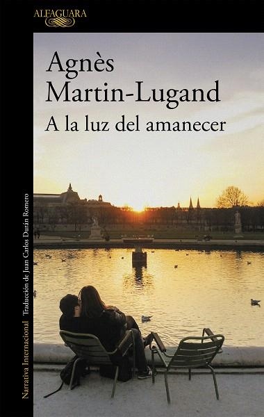 A LA LUZ DEL AMANECER | 9788420437996 | MARTIN-LUGAND, AGNÈS | Llibreria Drac - Librería de Olot | Comprar libros en catalán y castellano online