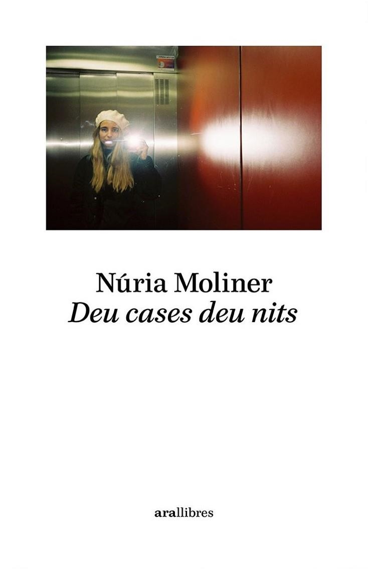 DEU CASES DEU NITS | 9788411731256 | MOLINER SABADELL, NÚRIA | Llibreria Drac - Llibreria d'Olot | Comprar llibres en català i castellà online